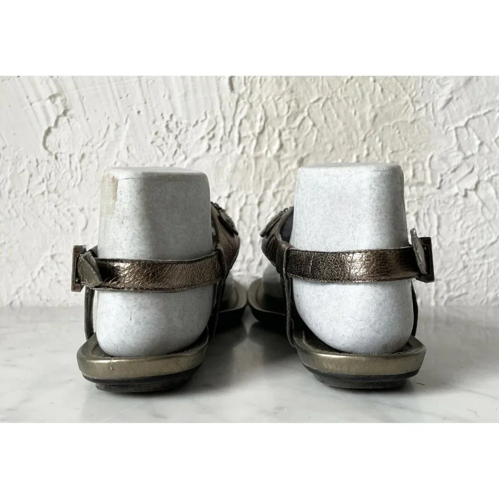 Simply Vera by Vera Wang Dyan Pewter Leather Ankle Strap Thong Sandal Women's 9
